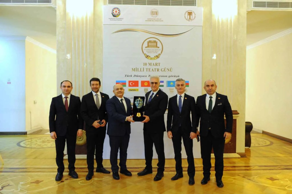 Tamer Karadağlı Azerbaycan'da Ödül Aldı