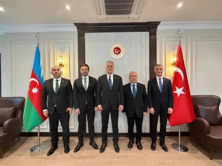 Tamer Karadağlı Azerbaycan'da Ödül Aldı