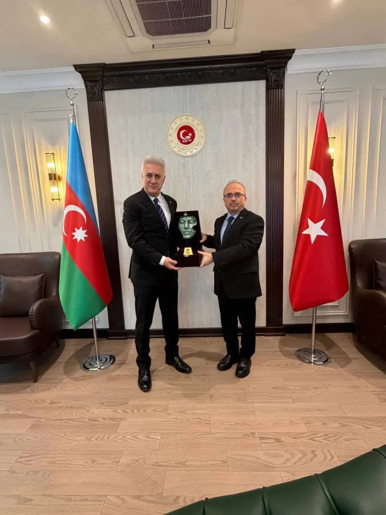 Tamer Karadağlı Azerbaycan'da Ödül Aldı