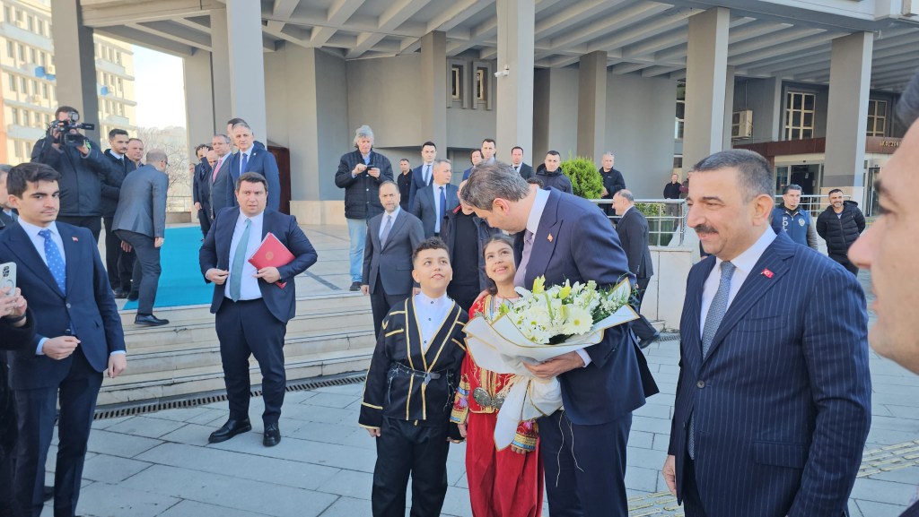 Bakan Bayraktar: Enerji Arzında Sorun Beklemiyoruz
