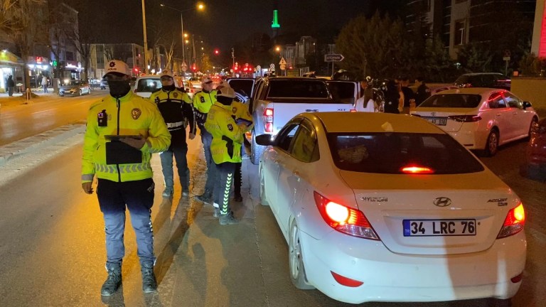 Bursa'da Trafik Denetiminde 25 Sürücüye Ceza