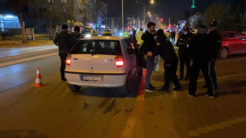 Bursa'da Trafik Denetiminde 25 Sürücüye Ceza