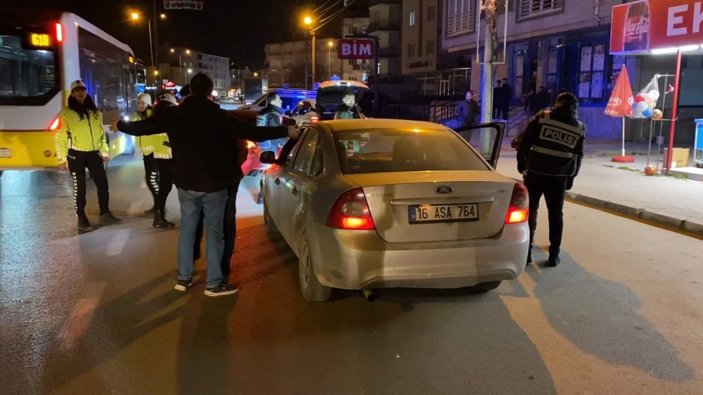 Bursa'da Trafik Denetiminde 25 Sürücüye Ceza