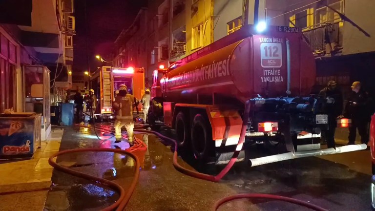 Bursa'da Çatı Yangını Korkuttu