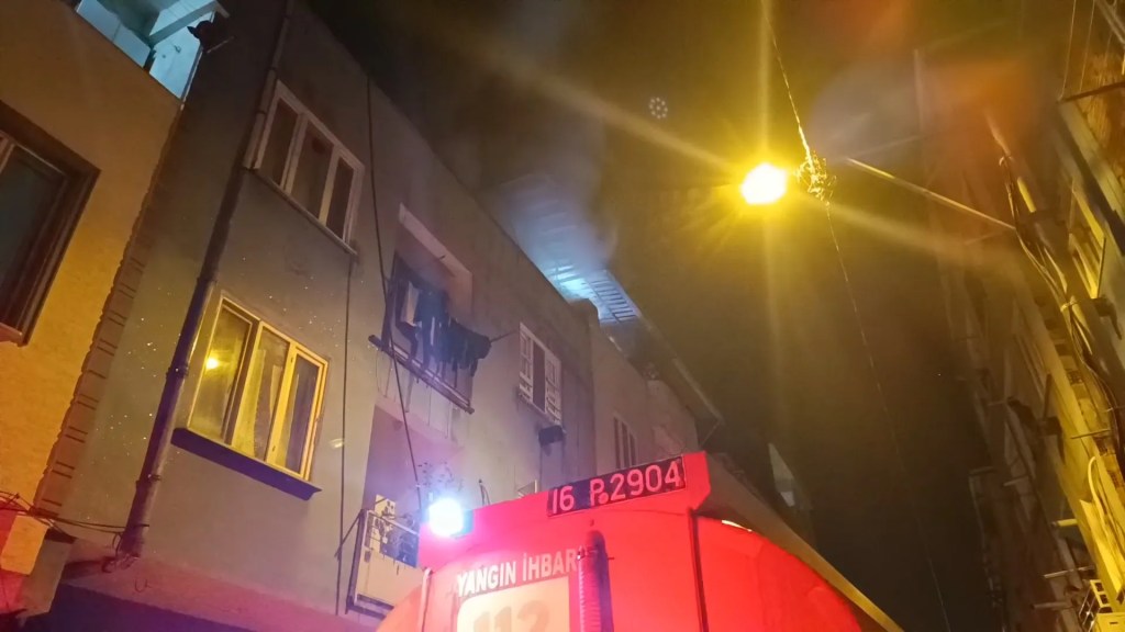 Bursa'da Çatı Yangını Korkuttu