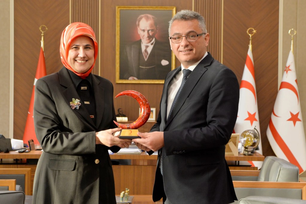 KKTC Cumhurbaşkanı Erhürman Kızılay Heyetini Ağırladı