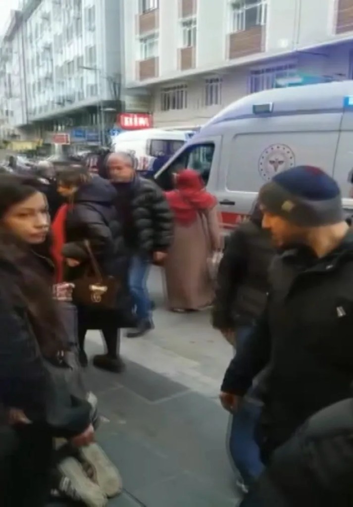 Şişli'de Dönerciye Silahlı Saldırı: Pide Kuyruğunda Kadın Yaralandı