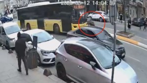 Sultanbeyli'de İETT Otobüsü Yaya Çarptı: Ağır Yaralı