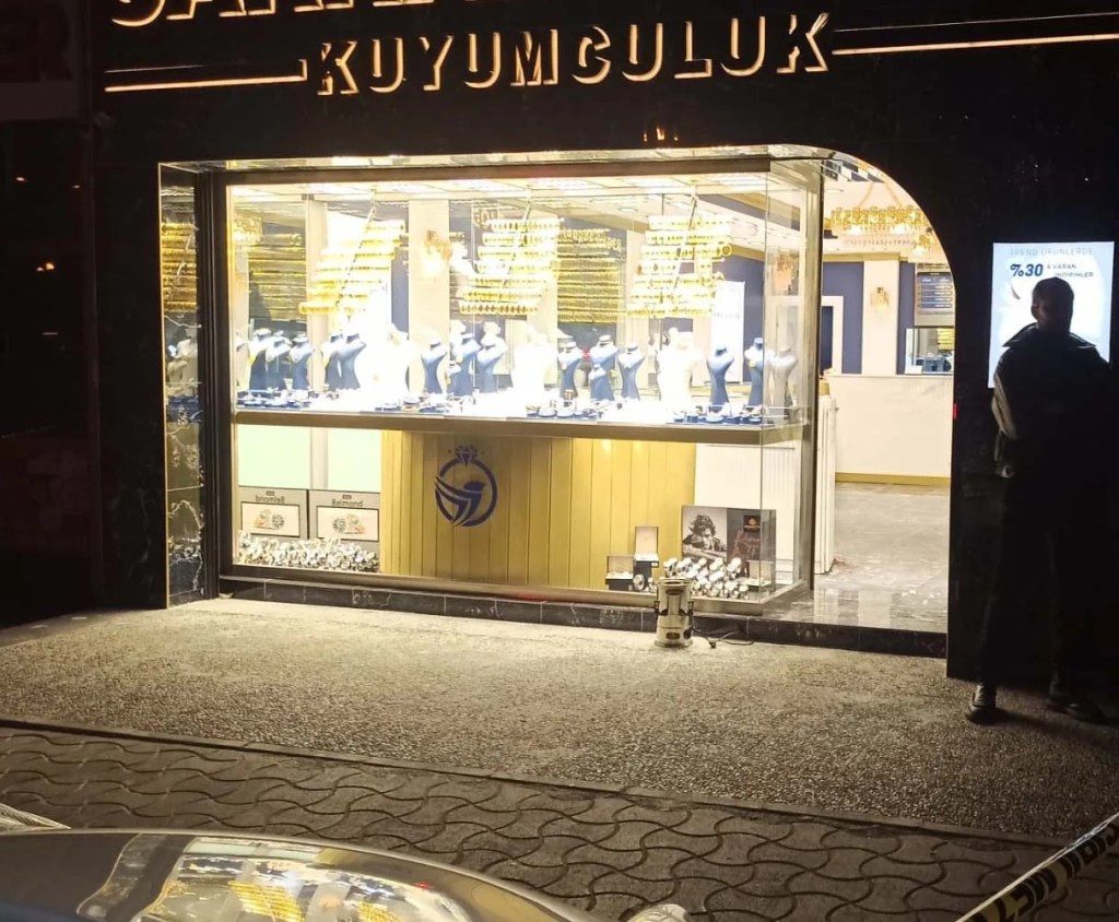 Konya'da Kuyumcu Soygununda İmitasyon Bilezikler Çalındı