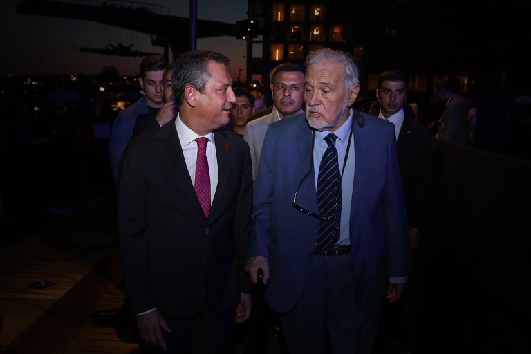 Özgür Özel'den İlber Ortaylı İçin Duygusal Taziye Mesajı