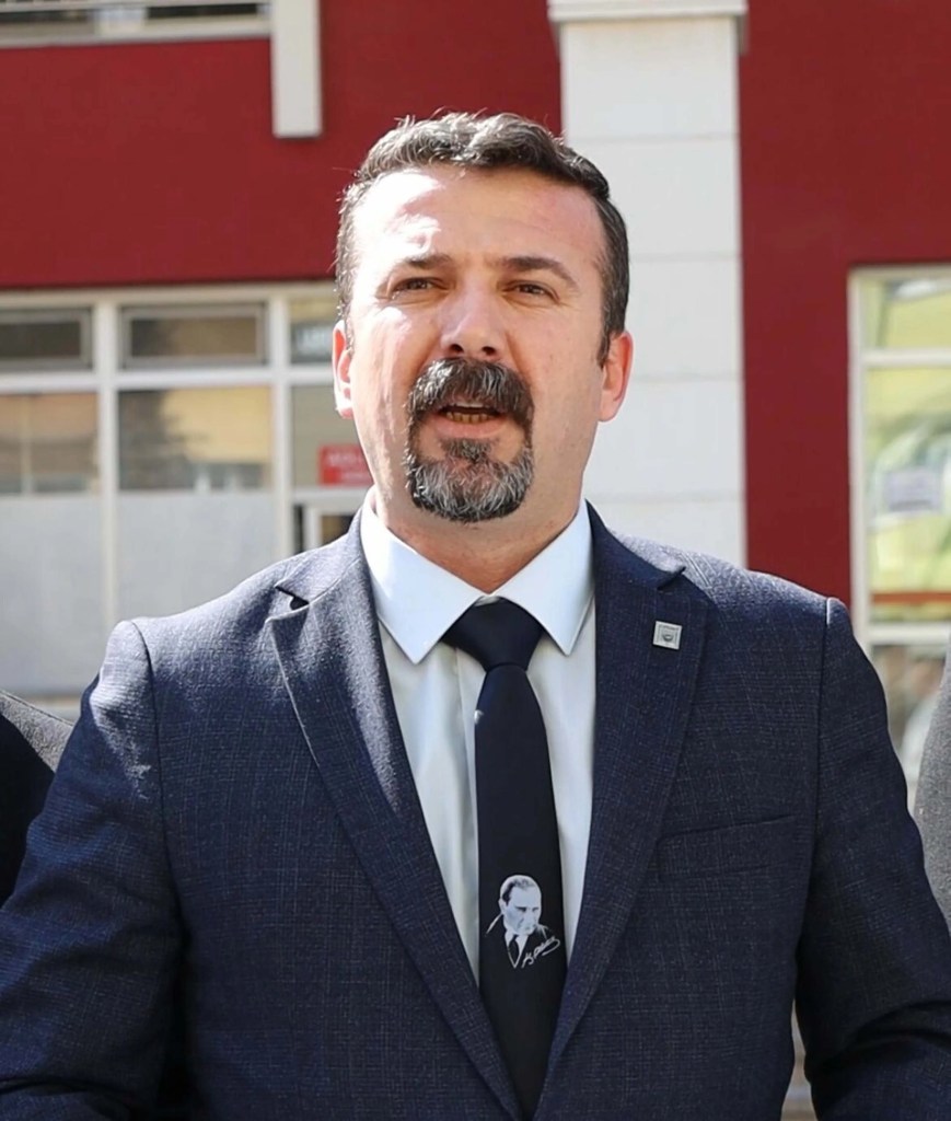 Manisa'da Öğretmen Atatürk'e Hakaretten Gözaltında