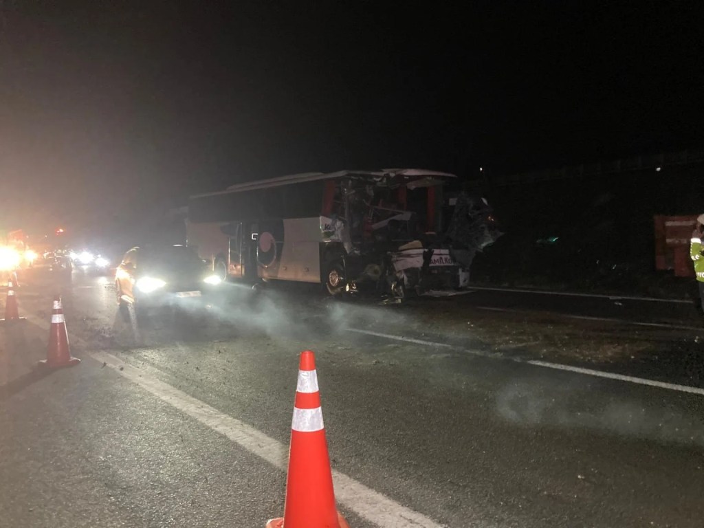 Ankara'da Yolcu Otobüsü Kazası: 1 Ölü, 15 Yaralı