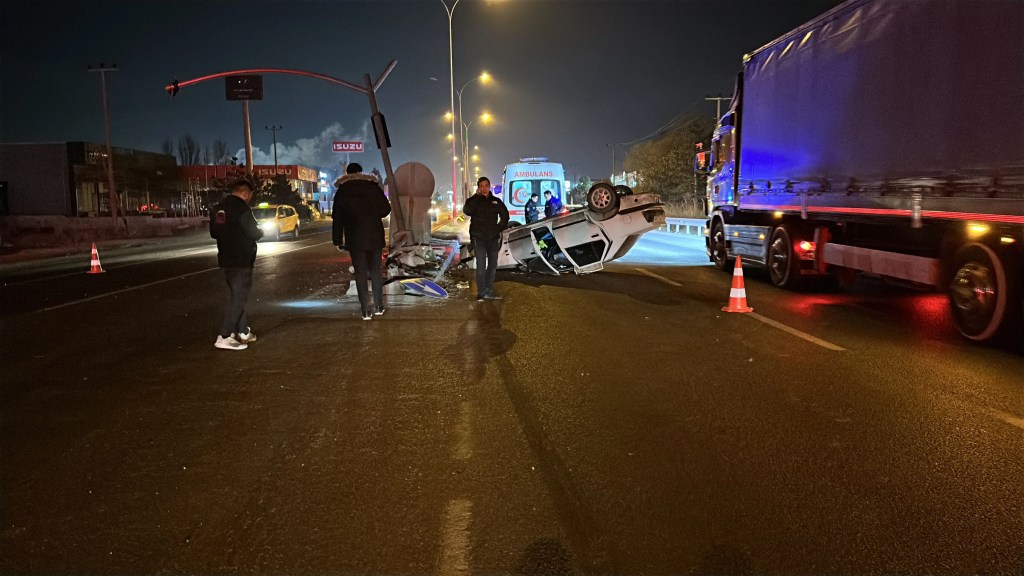 Kütahya'da Trafik Kazasında Sürücü Yaralandı
