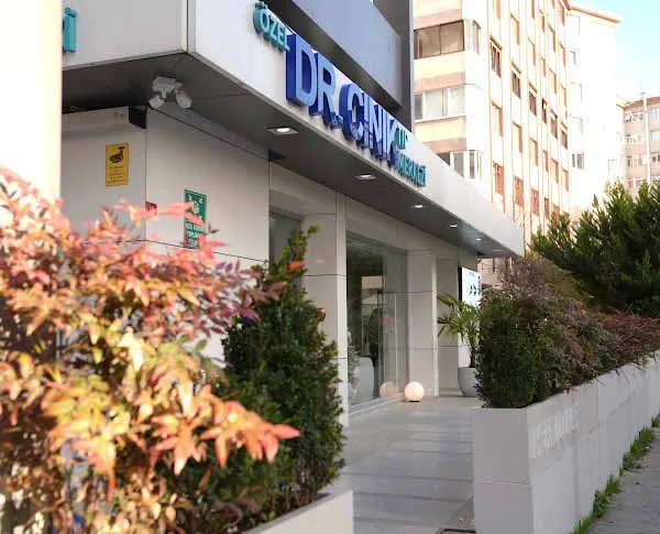 Antalya'da Diş Tatili: Dr. Cinik'in Yeni Konsepti