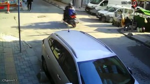 Esenler'de Tehlikeli Kavşakta Yine Kaza: 2 Yaralı