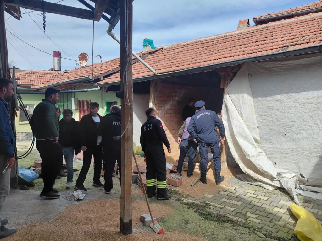 Çorum'da Depoda Duvar Çöktü: İki Kardeş Yaralandı