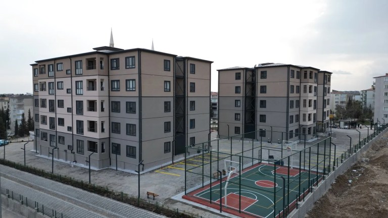 Adıyaman'da İş Bankası Lojmanları Çalışanlara Teslim Edildi