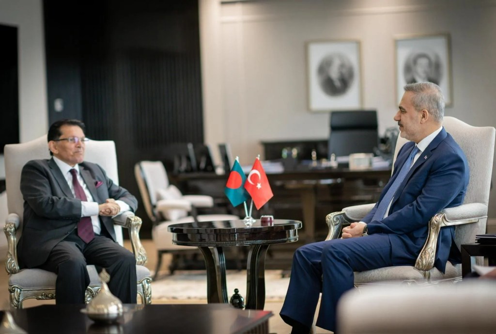 Bakan Fidan ve Bangladeşli Mevkidaşı Ankara'da Buluştu