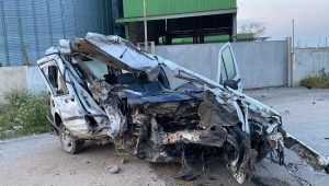 Ceyhan'da Trafik Kazası: Sürücü Ağır Yaralandı