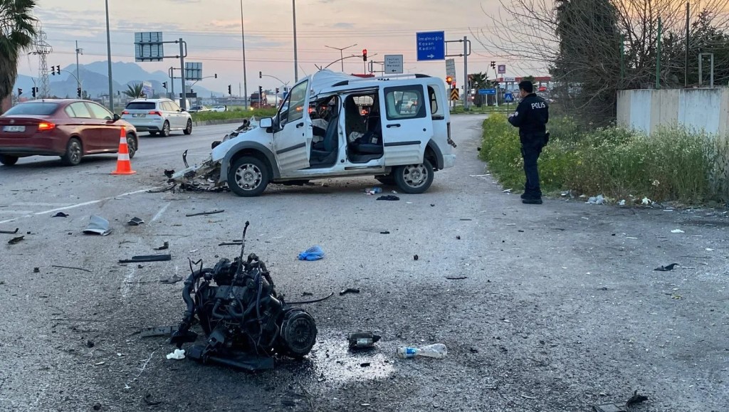 Ceyhan'da Trafik Kazası: Sürücü Ağır Yaralandı
