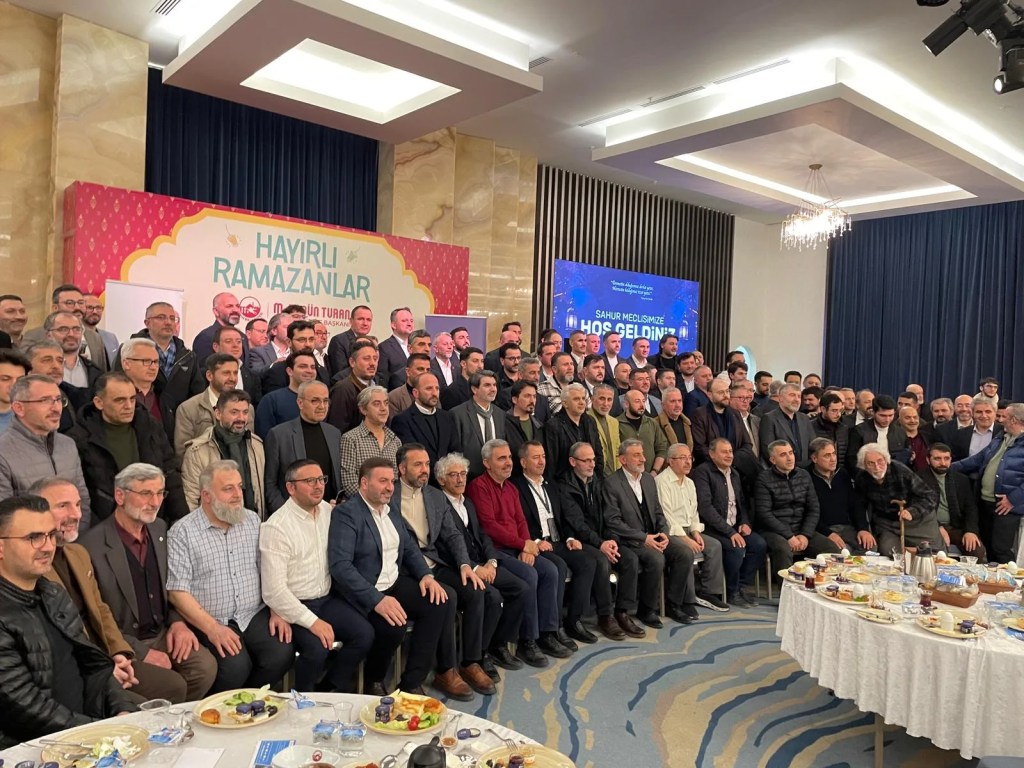 Bakan Tekin, İstanbul'da Sahur Meclisi'ne Katıldı