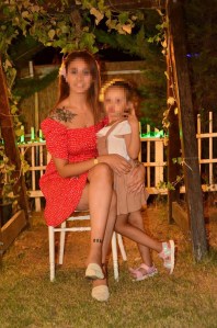 İzmir'de Şiddet İddiası: Eşini Balkondan Attığı Öne Sürülen Koca Gözaltında