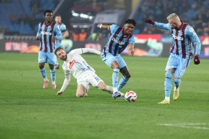 Trabzonspor Zirve Takibini Sürdürüyor