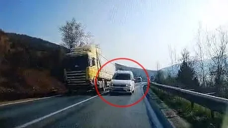 Hatalı Sollama Yapan Sürücü Kazayı Kıl Payı Önledi