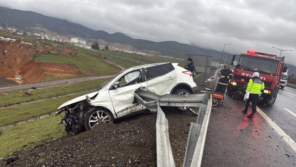Nurdağı'nda Bariyer Kazası: 1 Ölü, 2 Yaralı