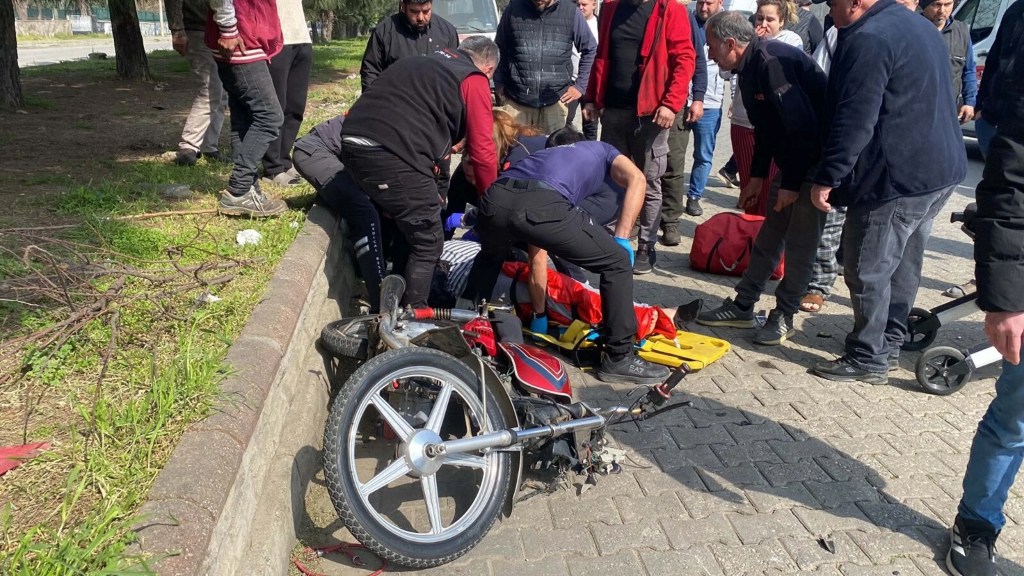 Aydın'da Motosiklet Kazası: 1'i Ağır 3 Yaralı