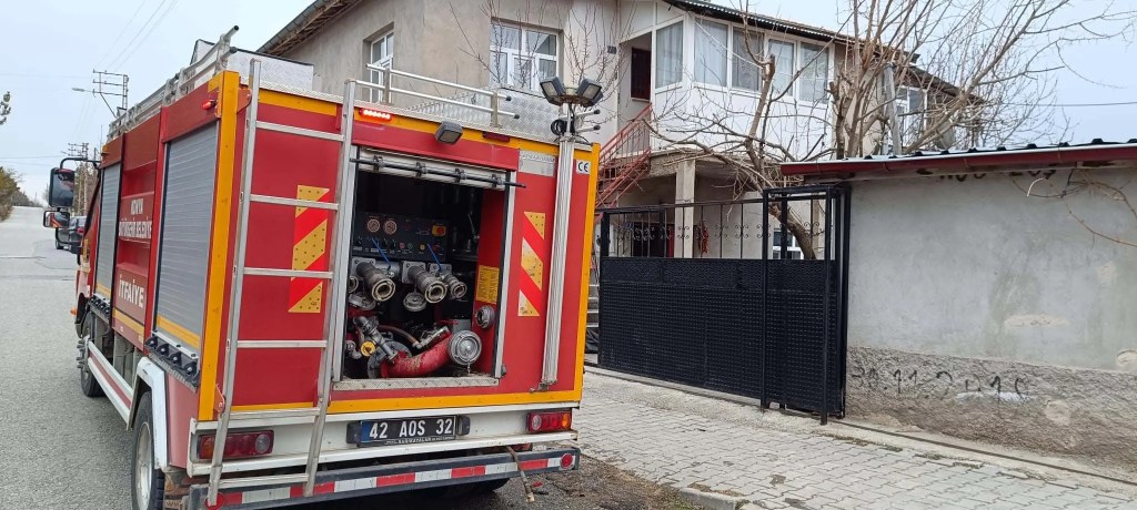 Konya'da yangında dumandan etkilenen kadın hayatını kaybetti
