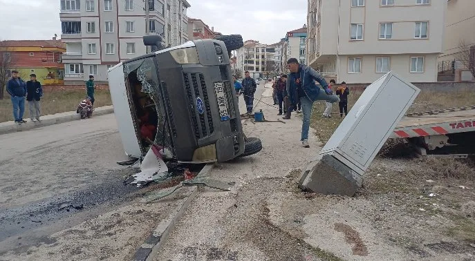 Çorum'da Minibüs ve Otomobil Çarpıştı: 5 Kişi Yaralandı