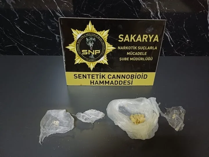 Sakarya'da Uyuşturucu Operasyonu: Üç Kişi Tutuklandı