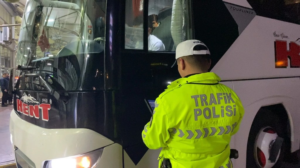 Bursa'da Bayram Öncesi Terminalde Trafik Denetimi