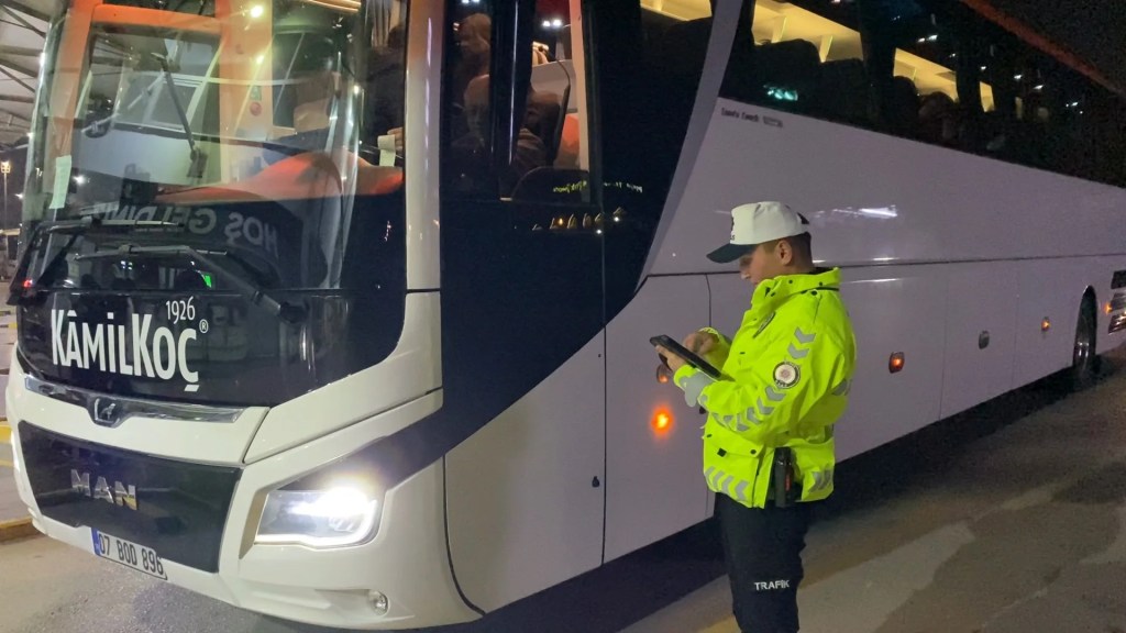 Bursa'da Bayram Öncesi Terminalde Trafik Denetimi