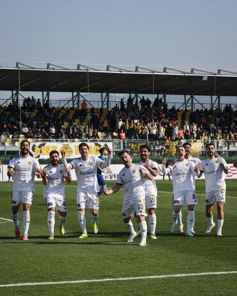 Aliağa FK Şampiyonluk Yarışında İkinci Sırada