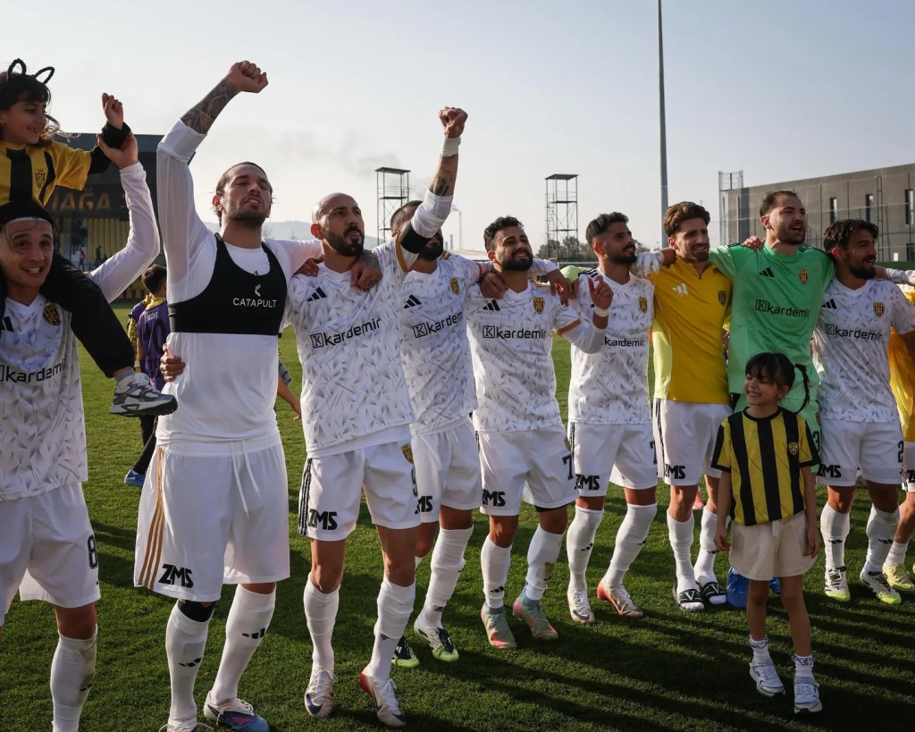 Aliağa FK Şampiyonluk Yarışında İkinci Sırada