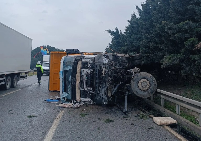 Samsun'da Kamyon Kazası: 1 Yaralı