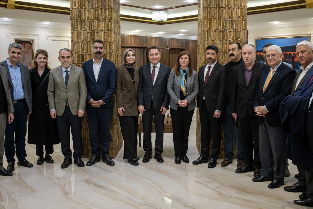 Ali Babacan Diyarbakır'da Temaslarda Bulundu
