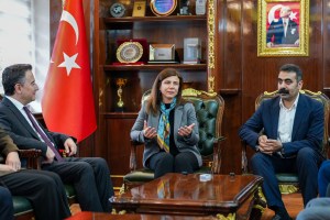 Ali Babacan Diyarbakır'da Temaslarda Bulundu
