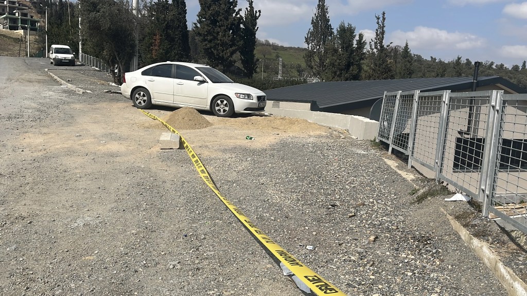 Gebze'de Sohbet Sırasında 4 Metreden Düşen Genç Ağır Yaralandı
