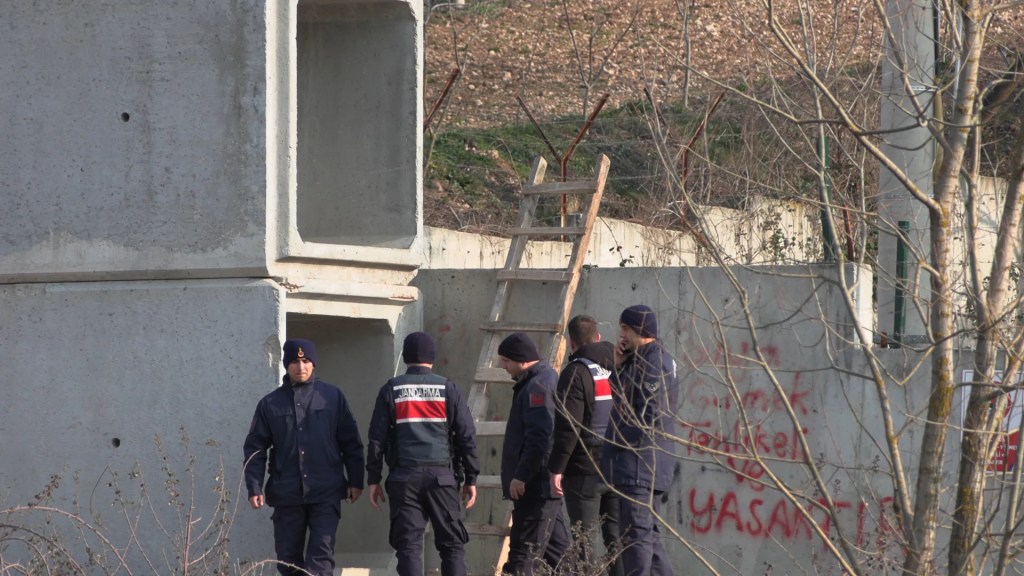 Bolu'da Yasak Gölete Giren Çocuk Boğulma Tehlikesi Geçirdi
