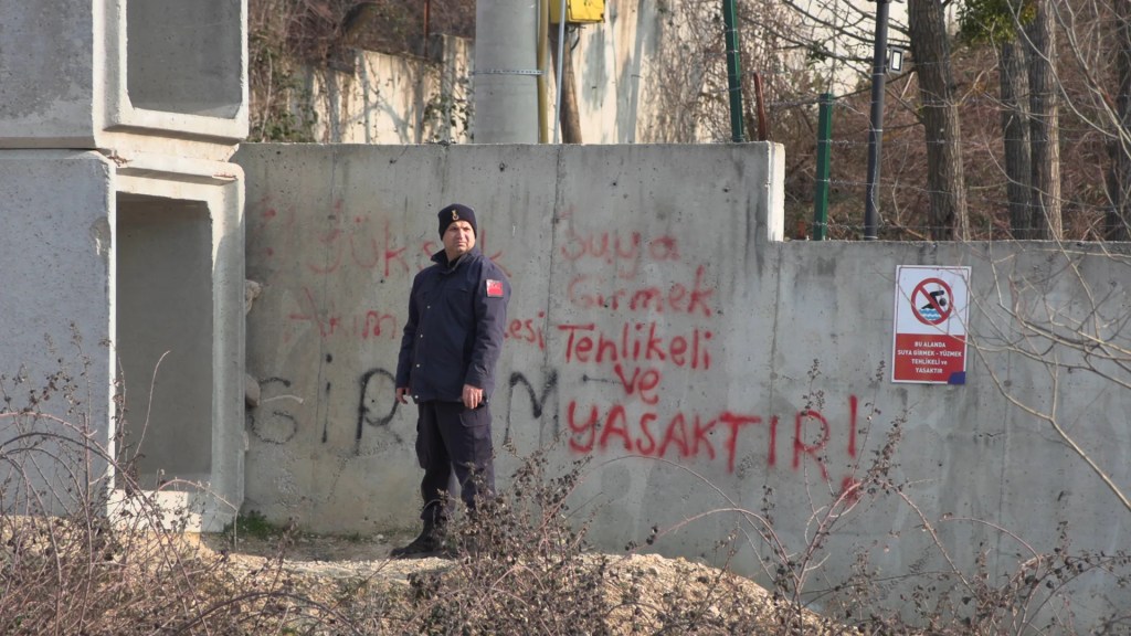 Bolu'da Yasak Gölete Giren Çocuk Boğulma Tehlikesi Geçirdi