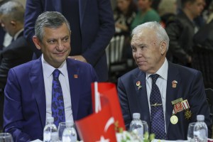 Özgür Özel: İlk Ayda 18 Kanunu Meclisten Geçireceğiz