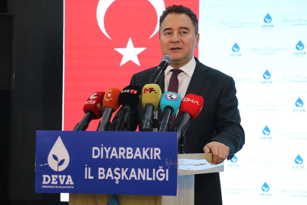 Babacan Diyarbakır'da Barış ve Çözüm Sürecini Vurguladı