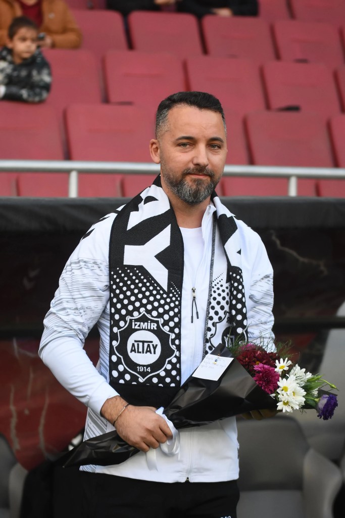 Altay Teknik Direktörü Karagöz'den Taraftara Başarı Sözü