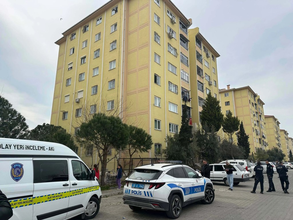 Denizli'de 3 Yaşındaki Çocuk 6. Kattan Düştü