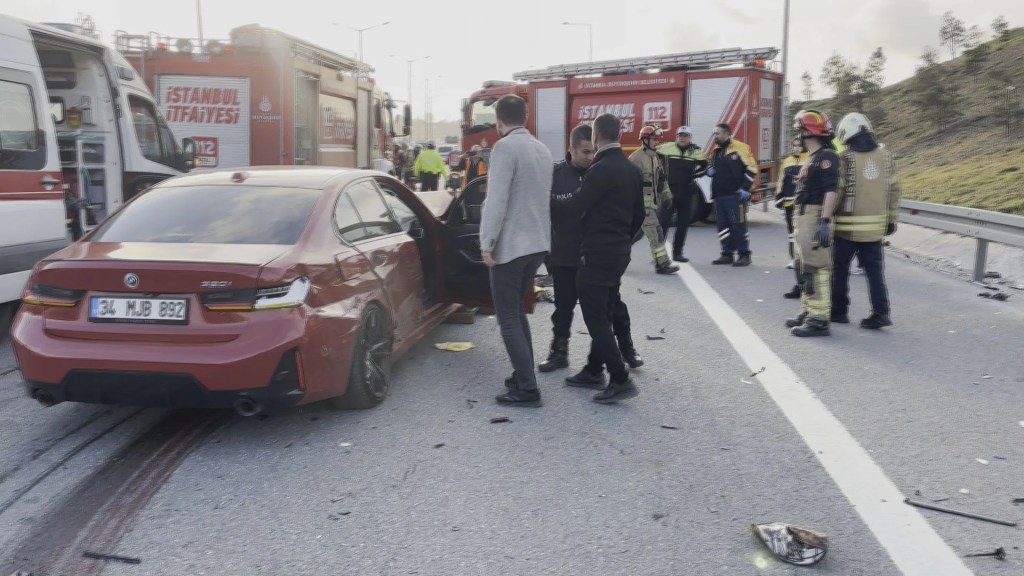Eyüpsultan TEM Otoyolu'nda Zincirleme Kaza: 1 Ölü, 1 Yaralı