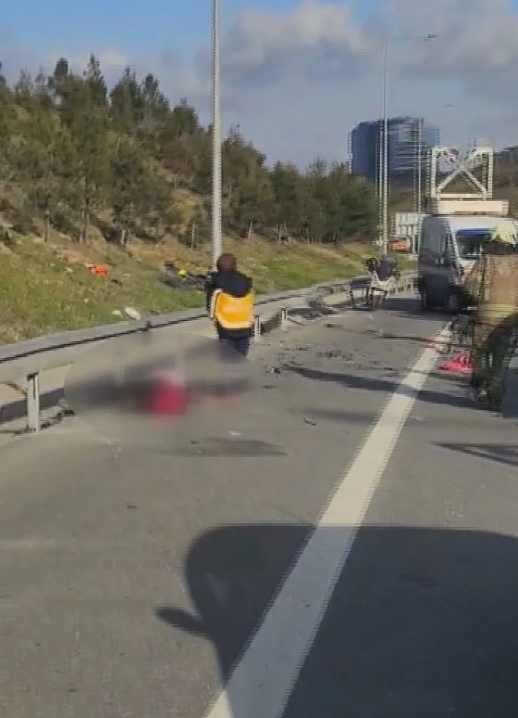 Eyüpsultan TEM Otoyolu'nda Zincirleme Kaza: 1 Ölü, 1 Yaralı