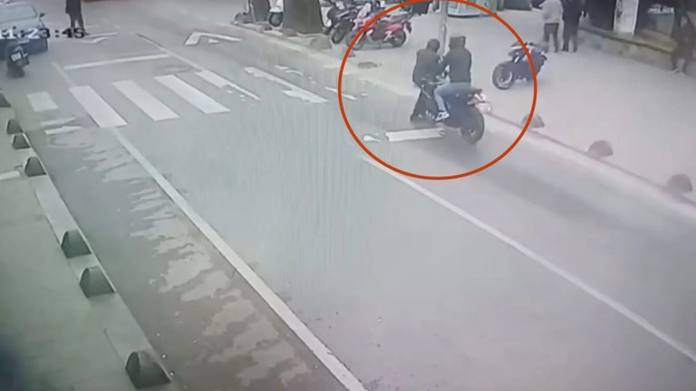 Beykoz'da Yaya Geçidinde Motosiklet Kazası
